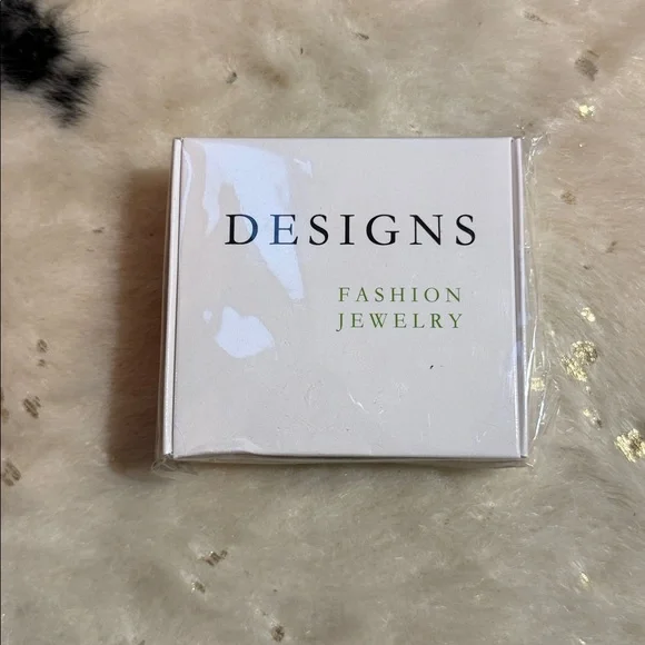 Gold and silver necklace - Picture 2 of 3